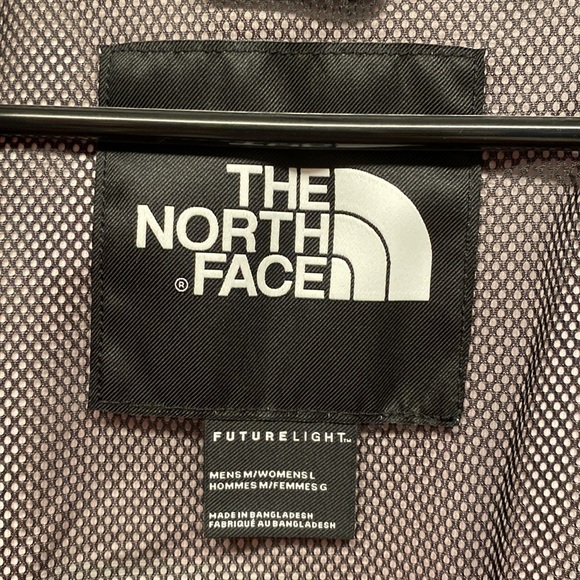 The North Face 94 Retro Mountain Light Jacket in Mr. Pink. - Picture 7 of 10